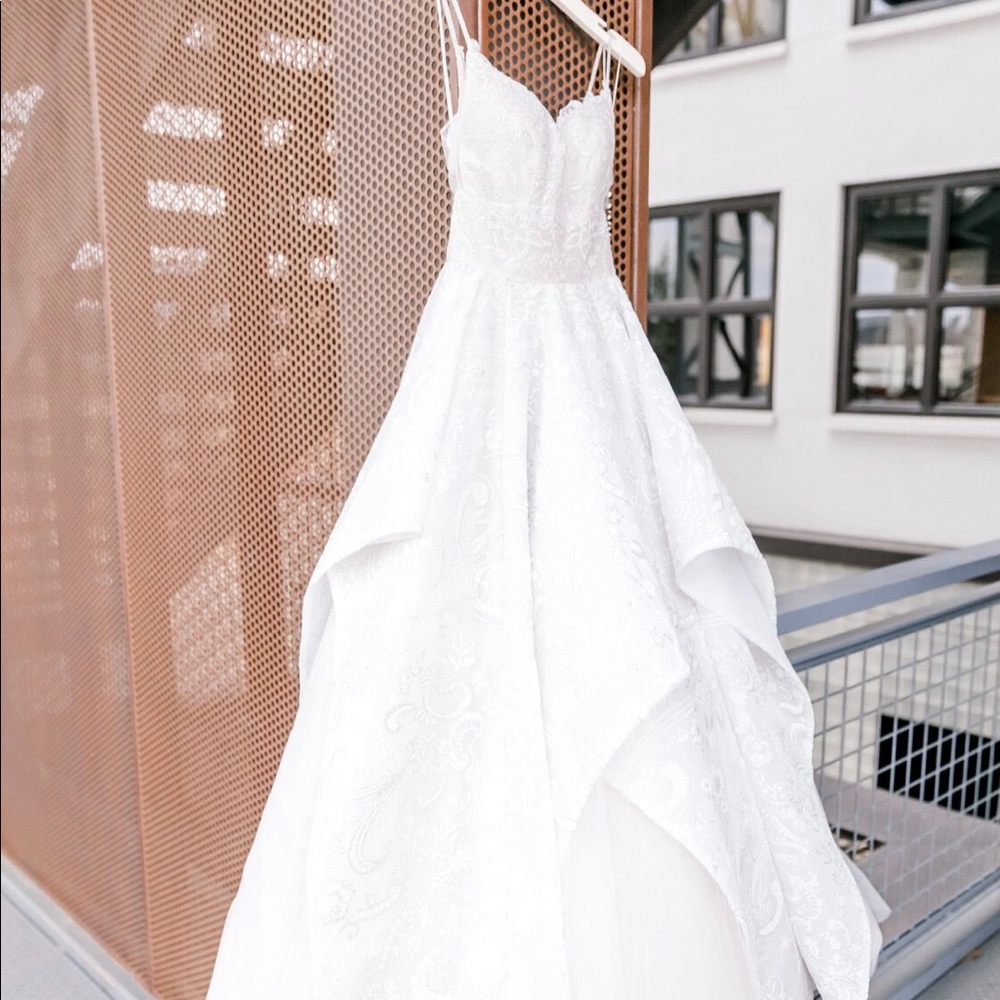 HAYLEY PAIGE MARKLE GOWN